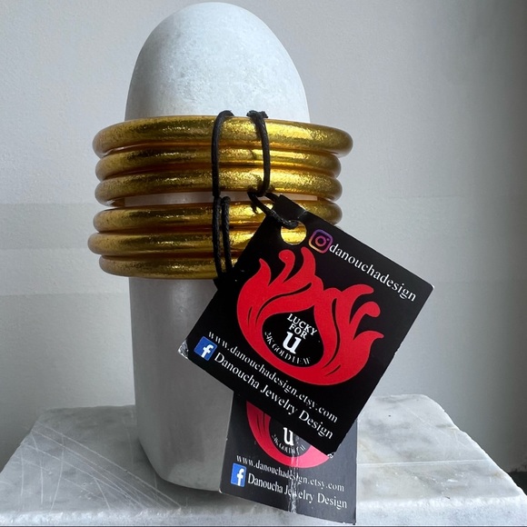 ✨⭐️Gold bangles ⭐️ ~ set of 6 size SM ~ NWOT - Picture 4 of 16